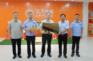 市文明辦、市市場監(jiān)管局聯(lián)合為我公司文明誠信經(jīng)營授牌